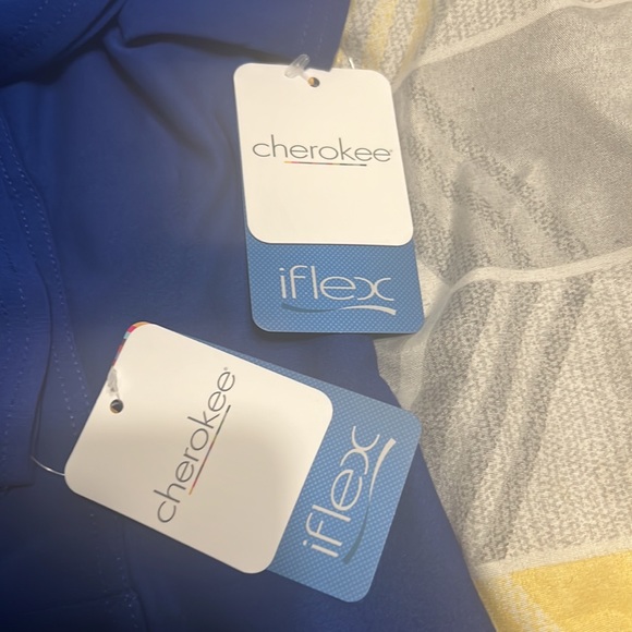 Scrub tops - Picture 3 of 3